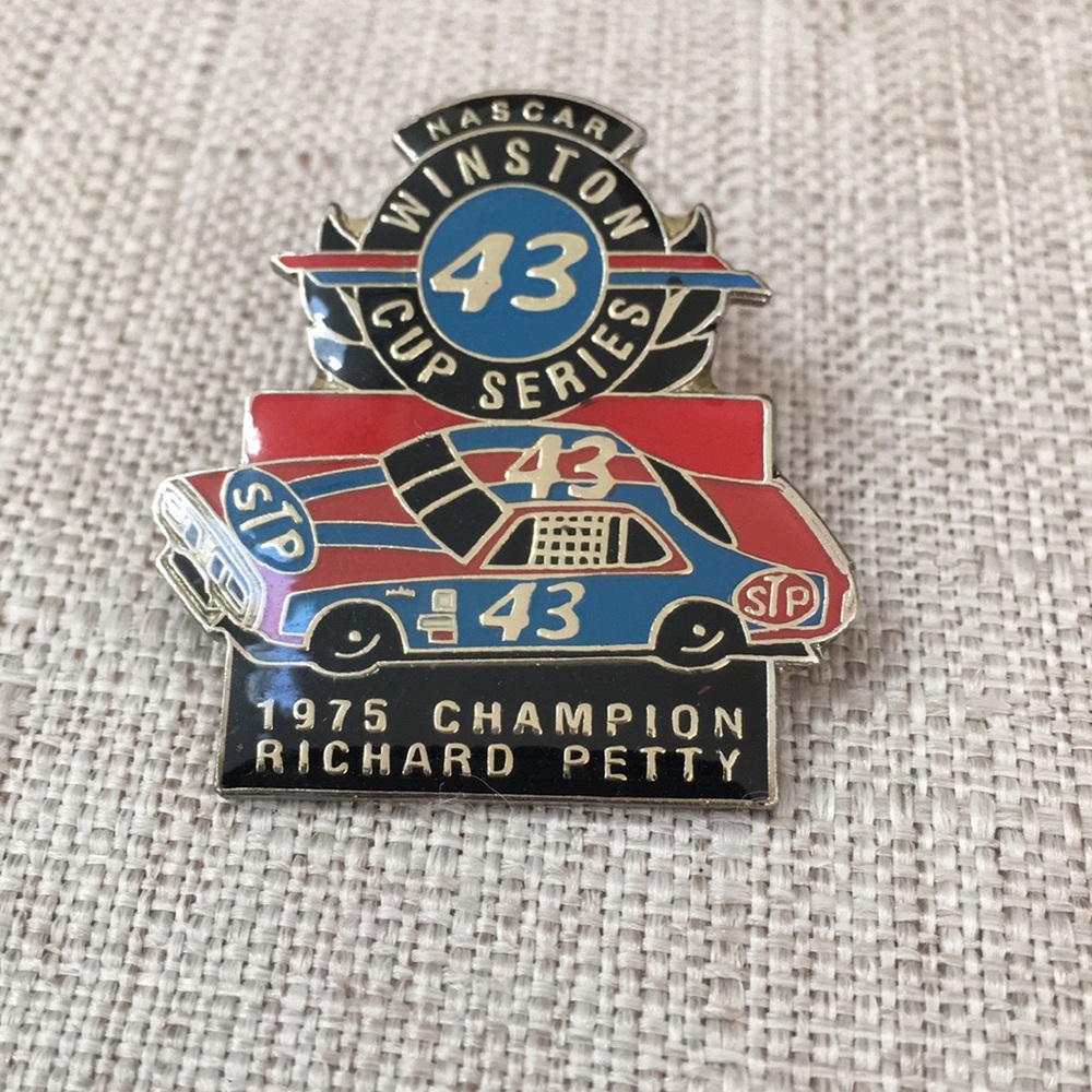 Richard petty nascar Winston cup series pin